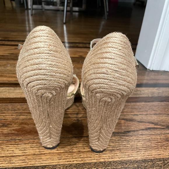 Gucci Gold Crackled Leather Carolina Horsebit Espadrille Wedge Sandals Size 41 - Picture 9 of 10